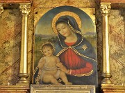 56 Cappella con altare e dipinto Madonna con Bambino